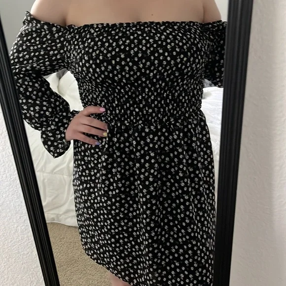 SOLD! AUW floral ruffled sleeves off the shoulder dress - Picture 14 of 16